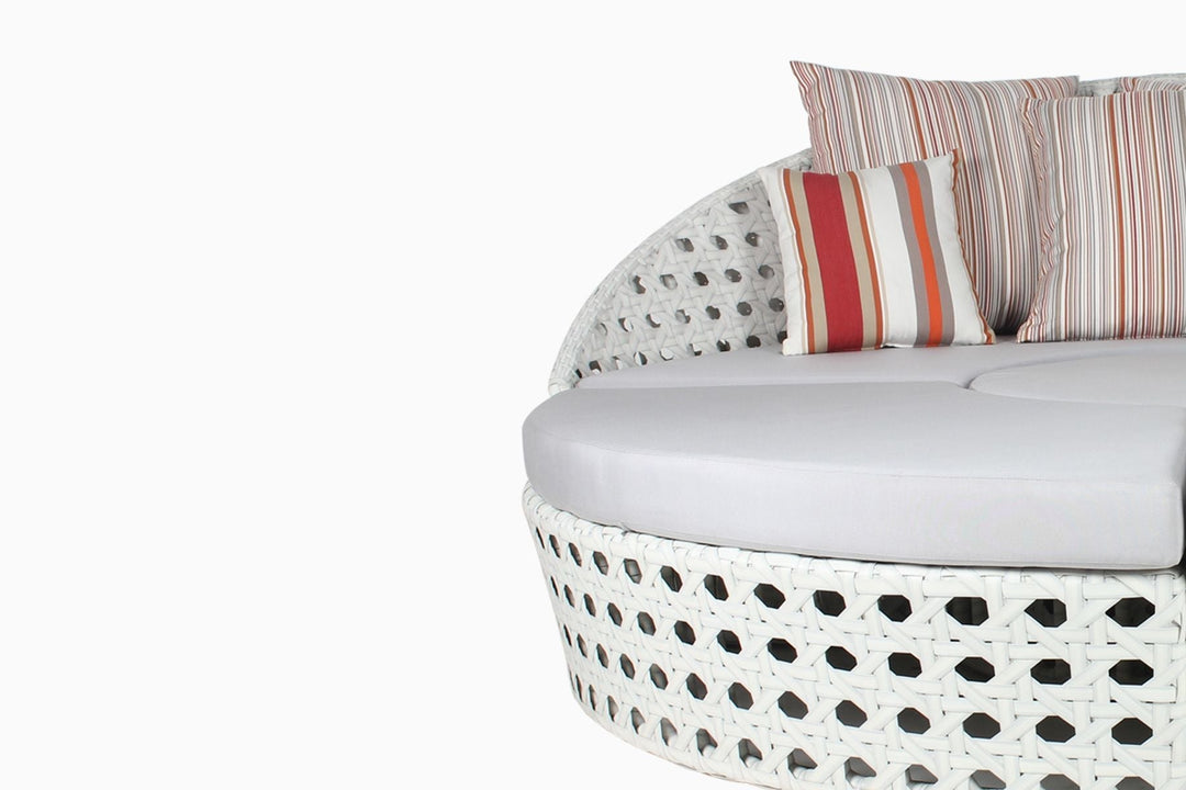 Anunc Outdoor Poolside Sunbed With Cushion Daybed (White)