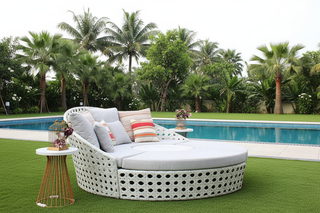 Anunc Outdoor Poolside Sunbed With Cushion Daybed (White)