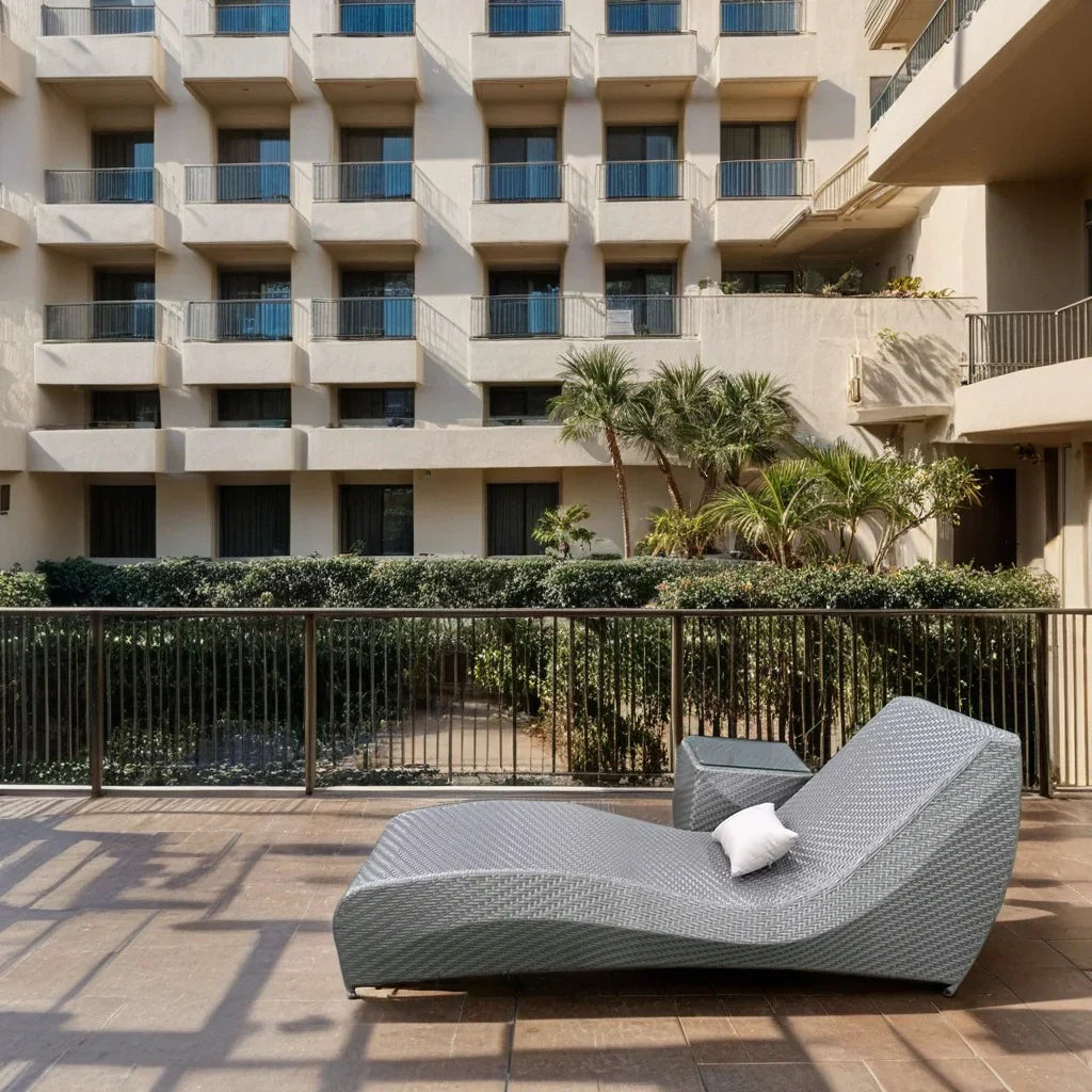 Popkin Outdoor Swimming Poolside Lounger With 1 Side Table (Silver)