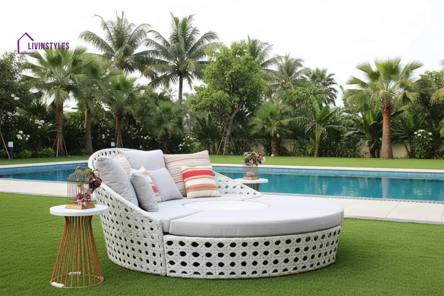 Anunc Outdoor Poolside Sunbed With Cushion Daybed (White) - Sunbed