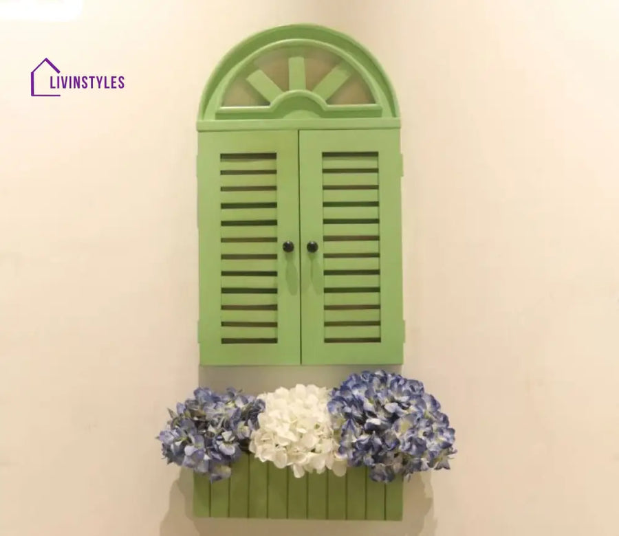 Estela Wooden Window Frame (Distress Pista Green)