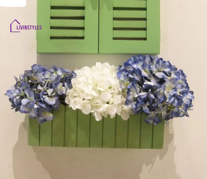 Estela Wooden Window Frame (Distress Pista Green)