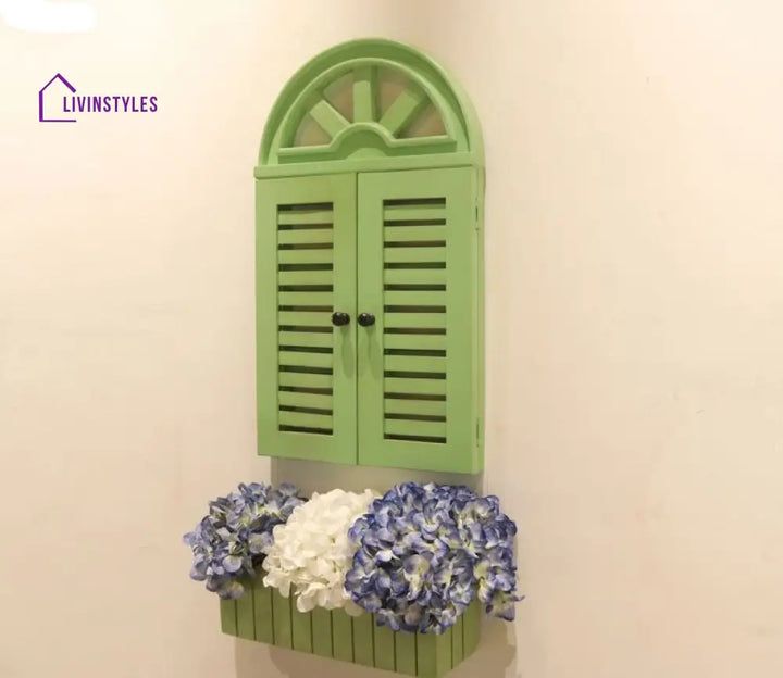 Estela Wooden Window Frame (Distress Pista Green)