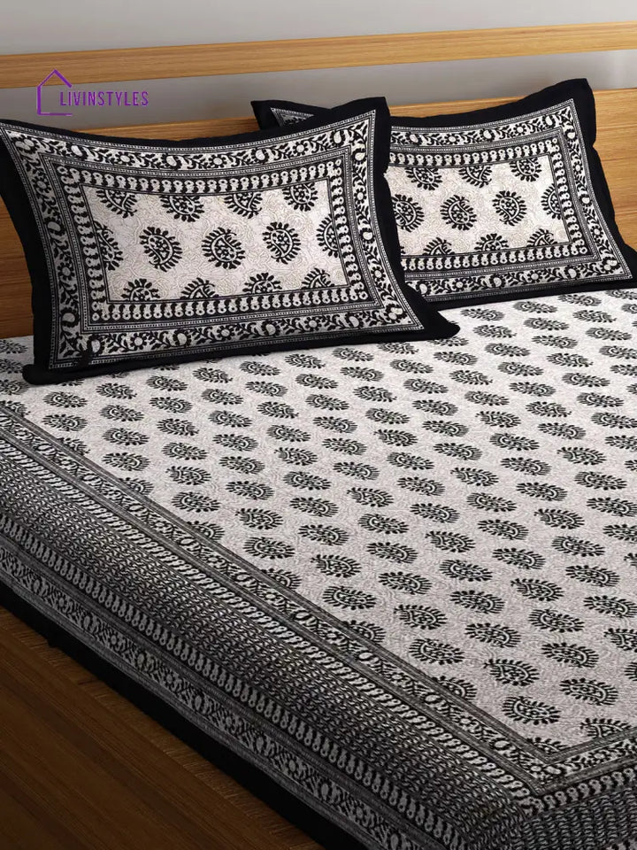Paisley Print Double Bedsheet With 2 Pillow Covers